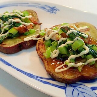 おつまみに　焼きさつま芋の鶏皮小松菜のせ♬